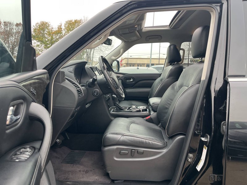 INFINITI QX80 Vehicle Image 05