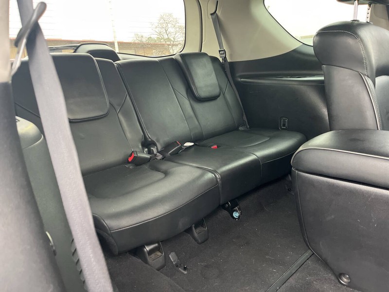 INFINITI QX80 Vehicle Image 10