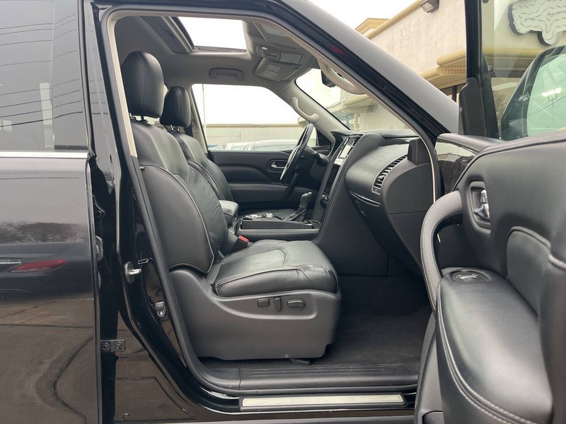 INFINITI QX80 Vehicle Image 11
