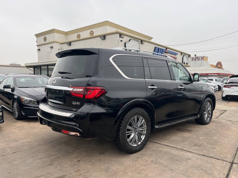 INFINITI QX80 Vehicle Image 13