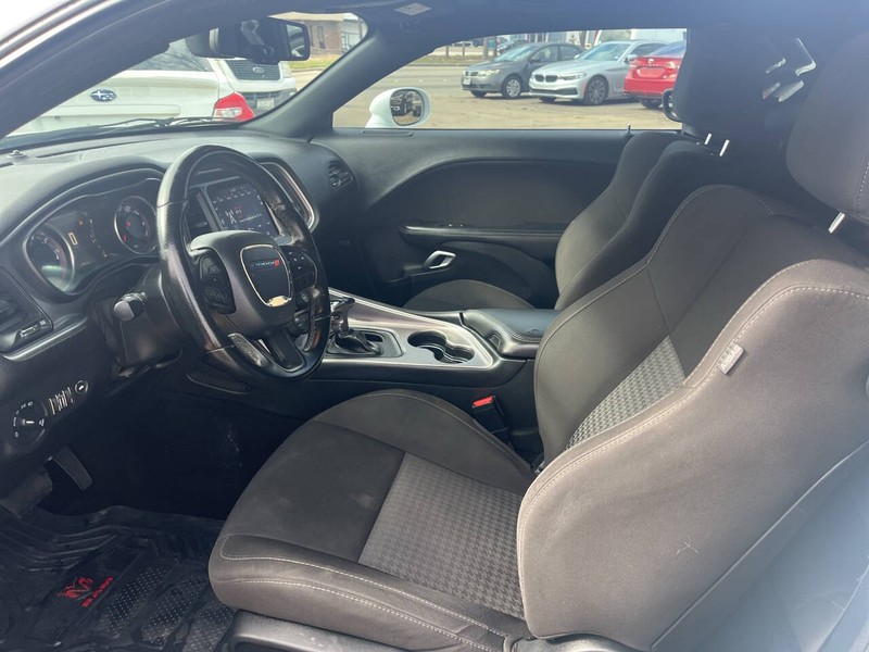 Dodge Challenger Vehicle Image 08