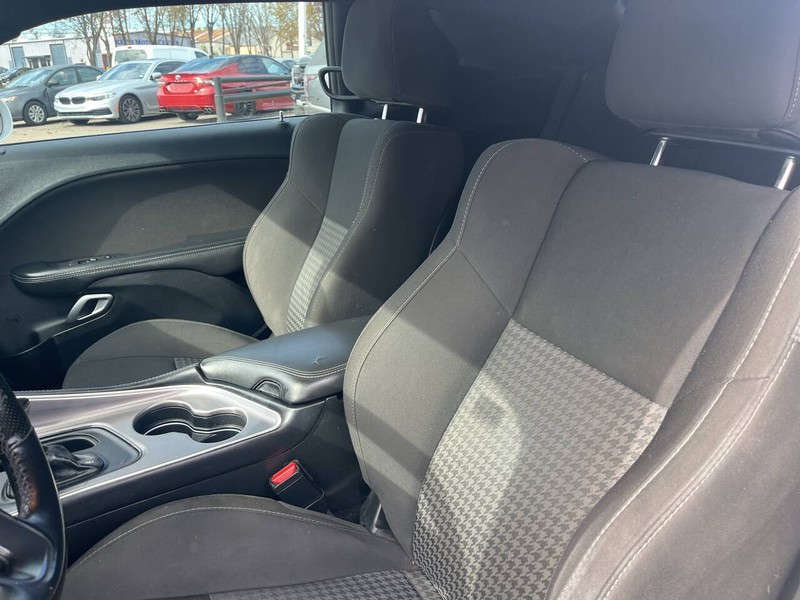 Dodge Challenger Vehicle Image 11