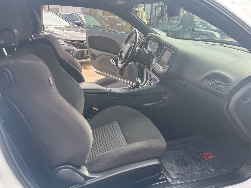 Dodge Challenger Vehicle Image 13