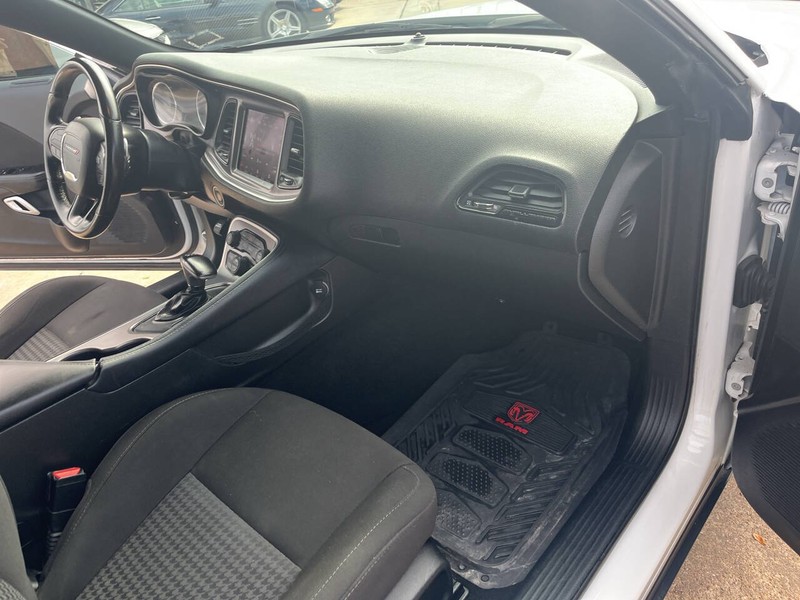 Dodge Challenger Vehicle Image 14