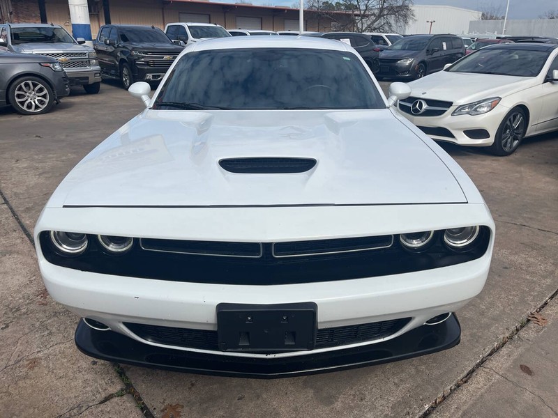 Dodge Challenger Vehicle Image 16
