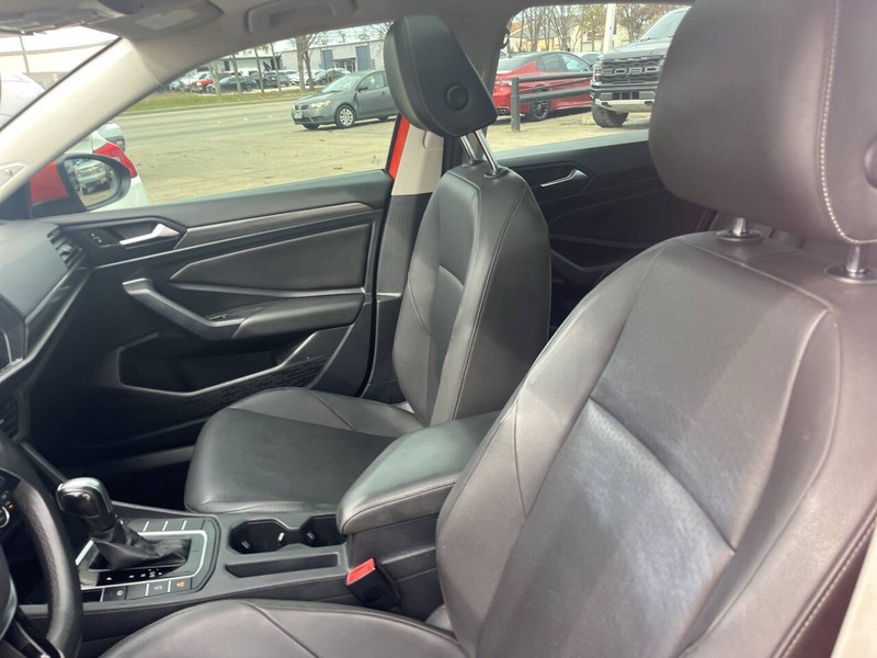 Volkswagen Jetta Vehicle Image 13