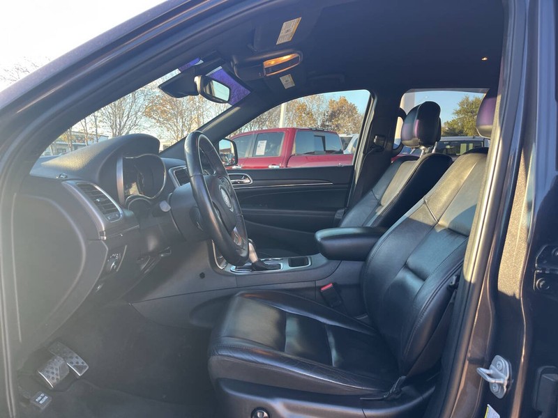 Jeep Grand Cherokee Vehicle Image 09