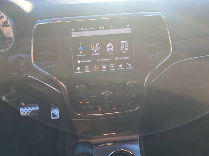 Jeep Grand Cherokee Vehicle Image 11