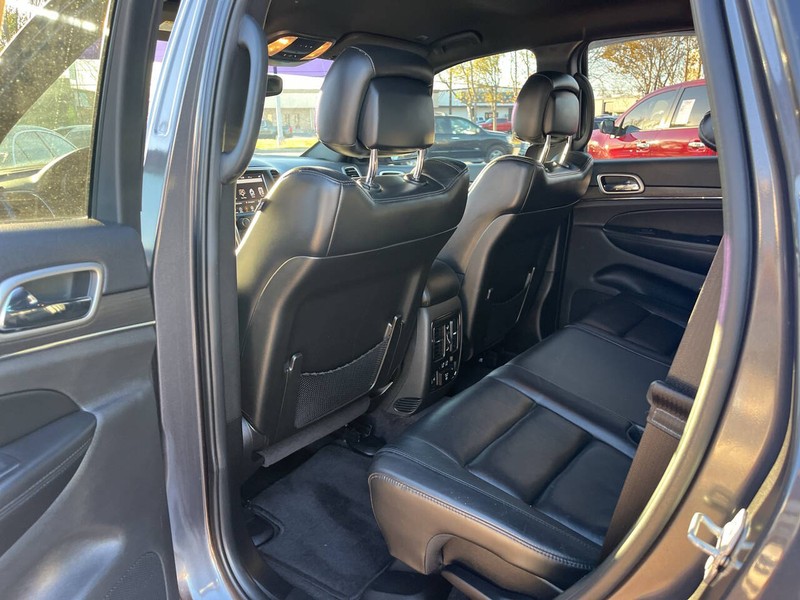 Jeep Grand Cherokee Vehicle Image 14