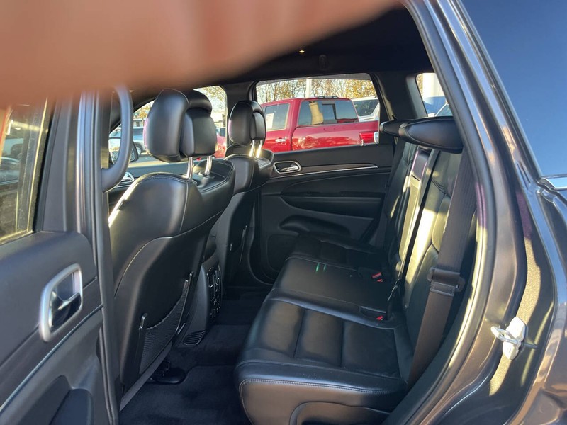 Jeep Grand Cherokee Vehicle Image 15