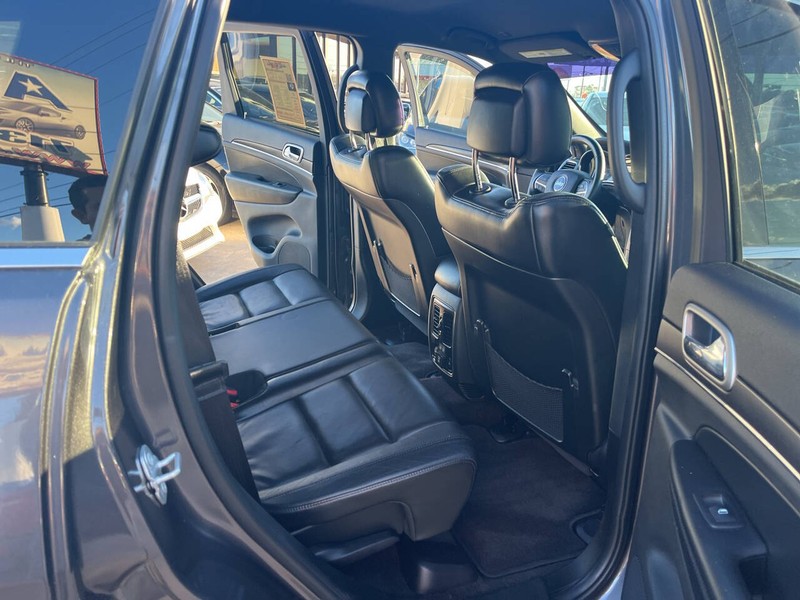 Jeep Grand Cherokee Vehicle Image 17