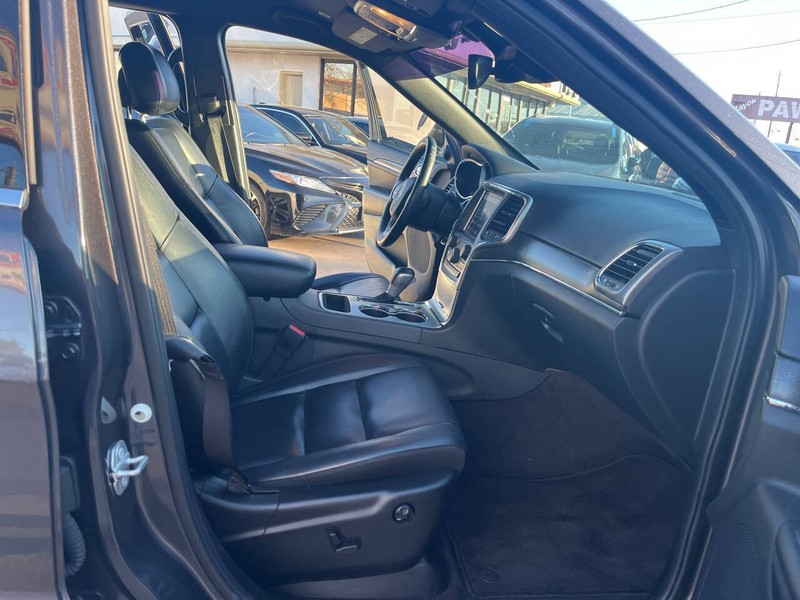 Jeep Grand Cherokee Vehicle Image 18