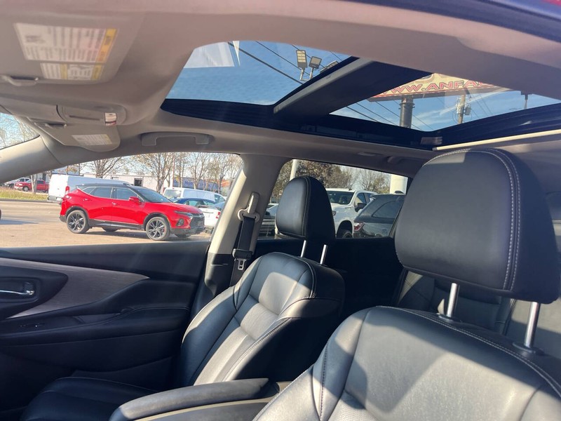 Nissan Murano Vehicle Image 12
