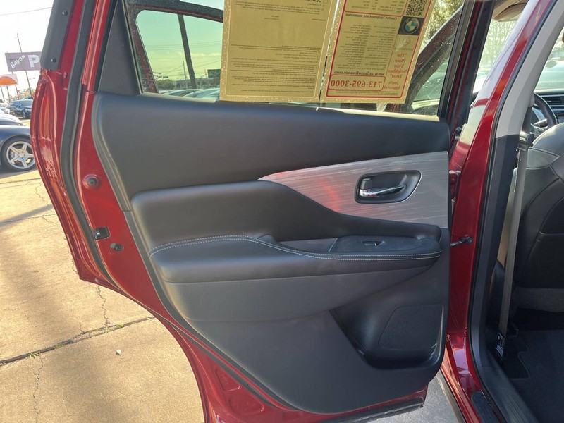 Nissan Murano Vehicle Image 13