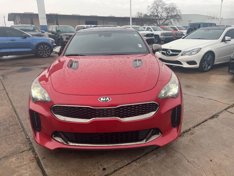 Kia Stinger Vehicle Image 02