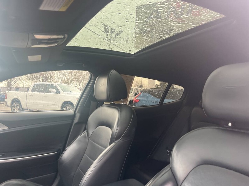 Kia Stinger Vehicle Image 05