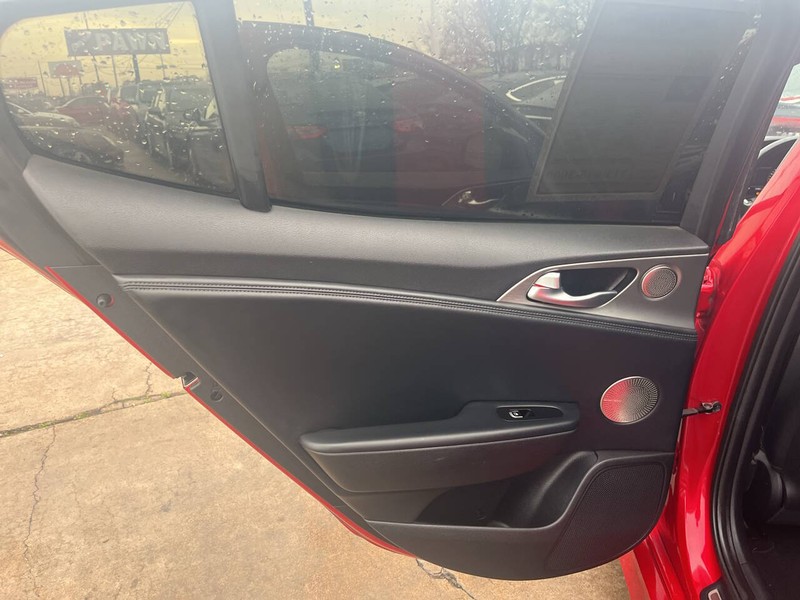 Kia Stinger Vehicle Image 06