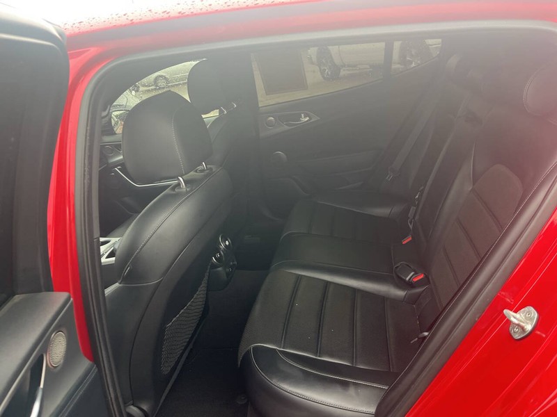 Kia Stinger Vehicle Image 08