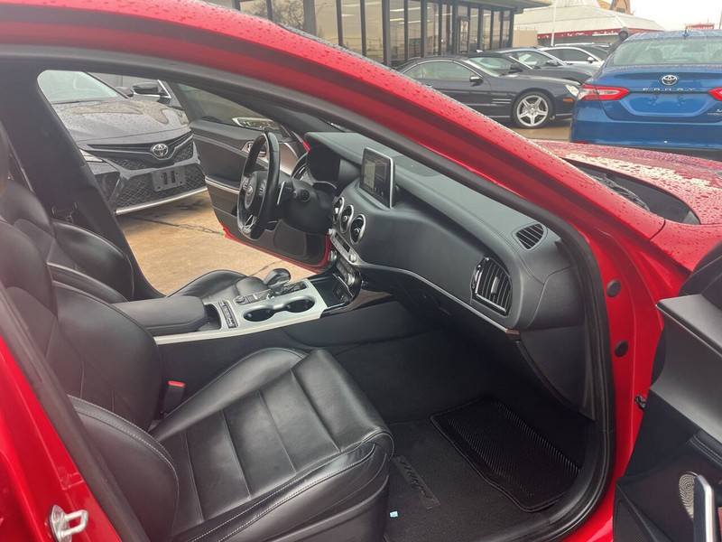 Kia Stinger Vehicle Image 12