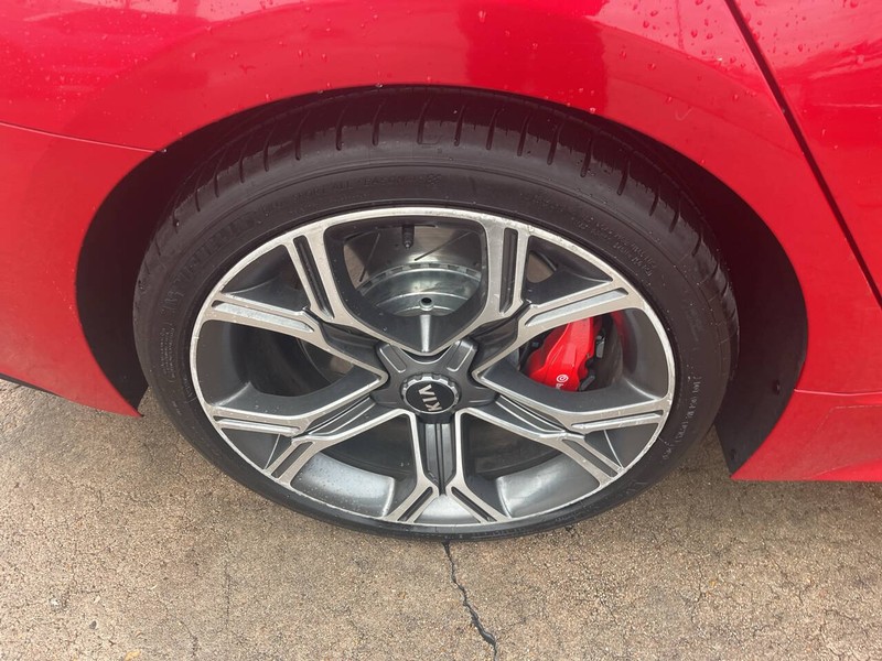 Kia Stinger Vehicle Image 13