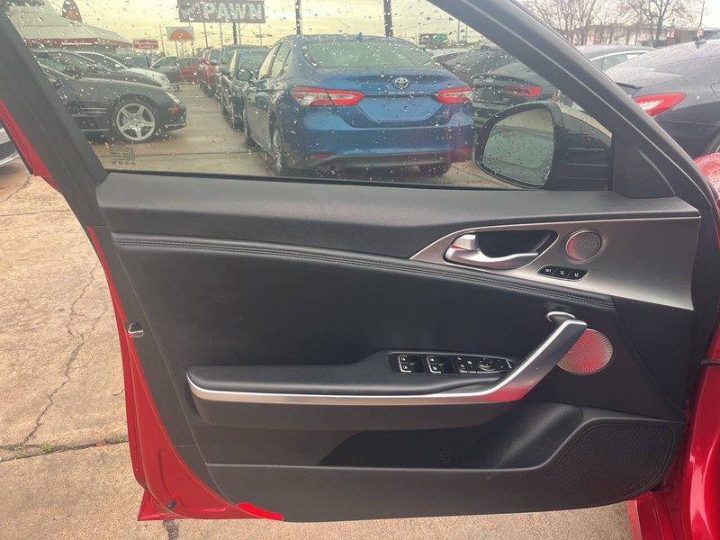 Kia Stinger Vehicle Image 17