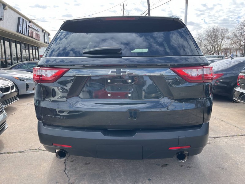 Chevrolet Traverse Vehicle Image 04
