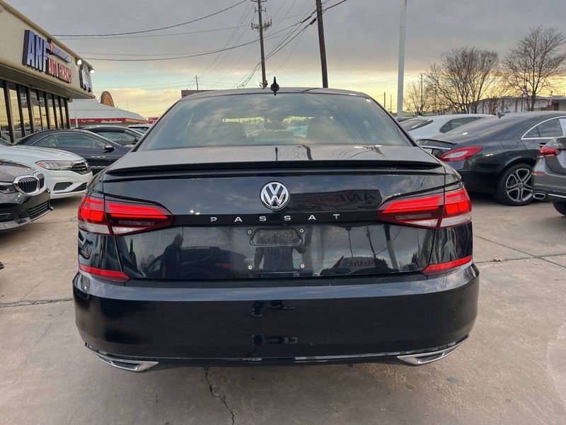 Volkswagen Passat Vehicle Image 04