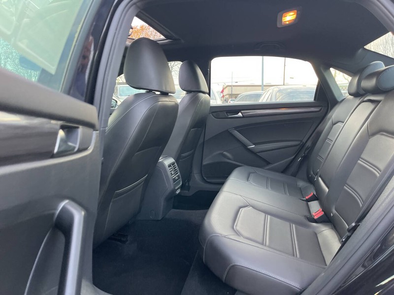 Volkswagen Passat Vehicle Image 08