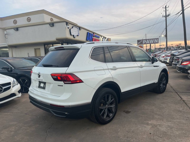 Volkswagen Tiguan Vehicle Image 02