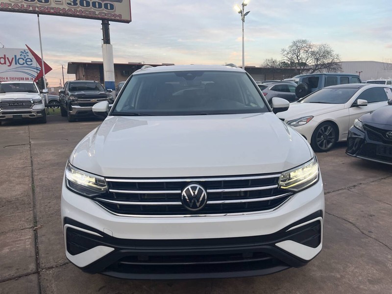 Volkswagen Tiguan Vehicle Image 03