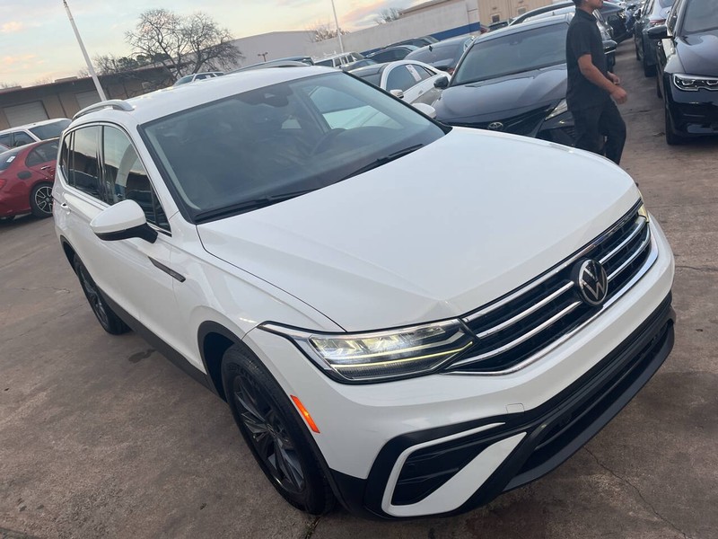 Volkswagen Tiguan Vehicle Image 04