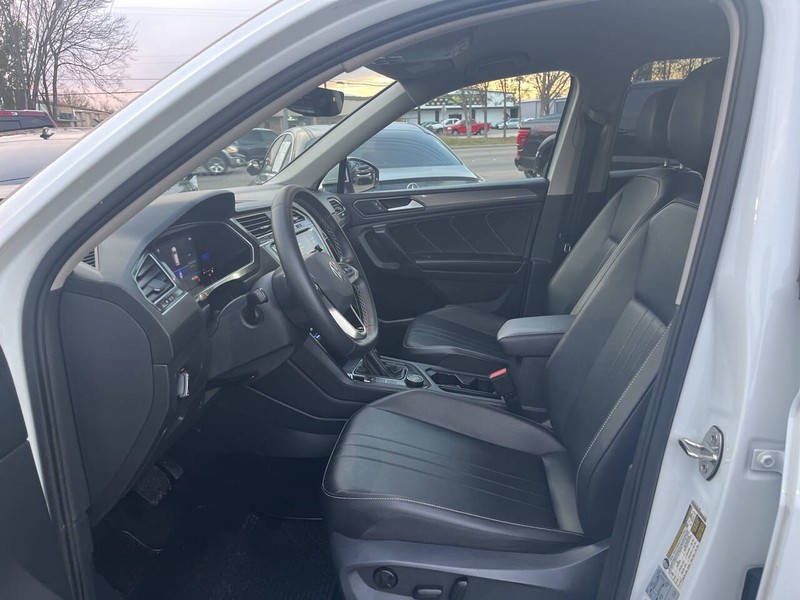 Volkswagen Tiguan Vehicle Image 09