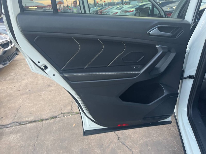 Volkswagen Tiguan Vehicle Image 12