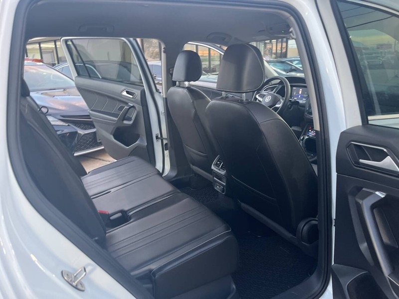 Volkswagen Tiguan Vehicle Image 15