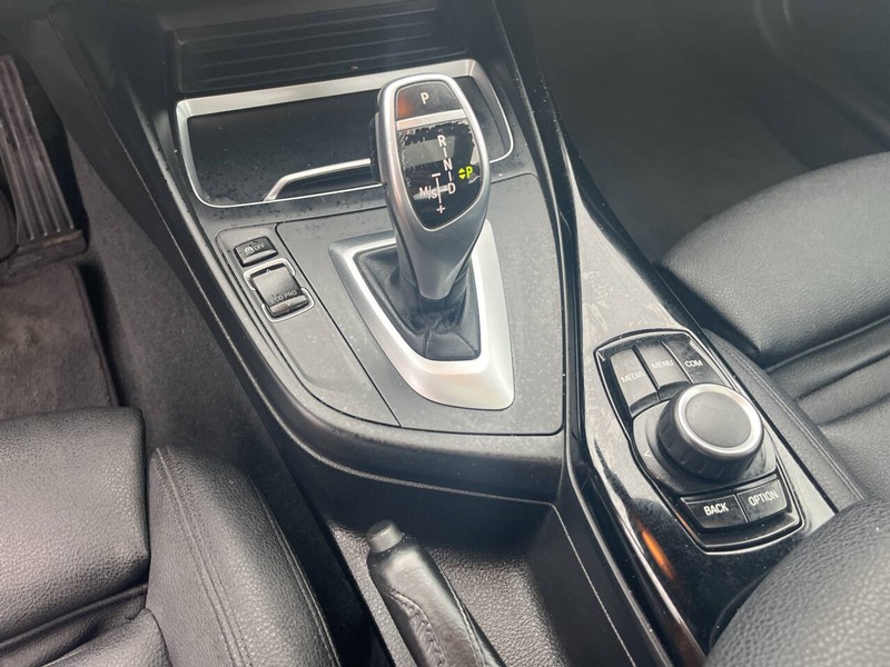 BMW 2 Series Vehicle Image 10