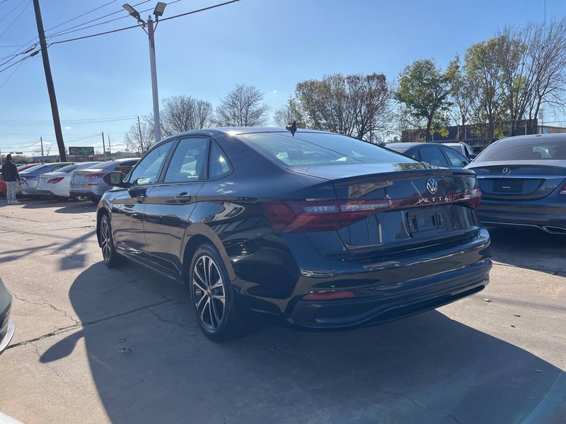 Volkswagen Jetta Vehicle Image 03