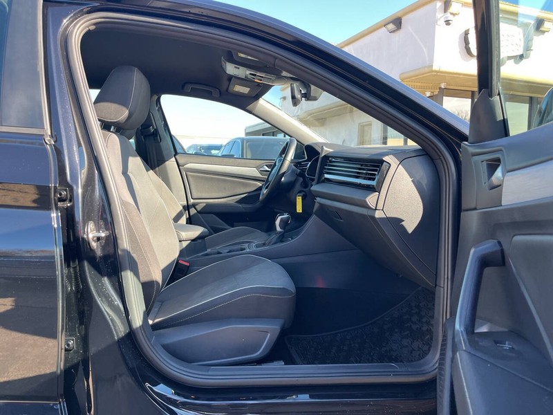 Volkswagen Jetta Vehicle Image 11