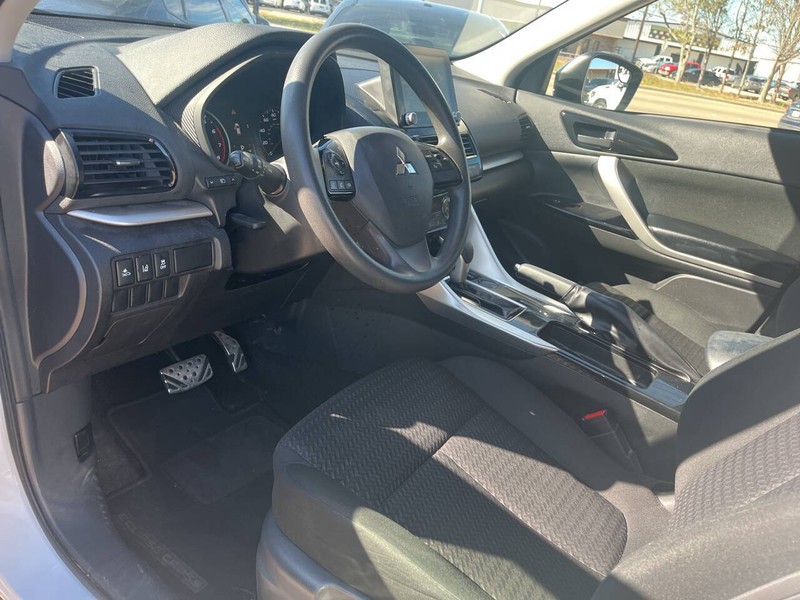 Mitsubishi Eclipse Cross Vehicle Image 07