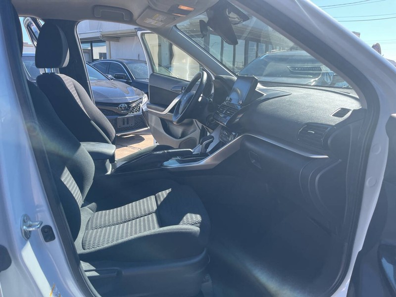 Mitsubishi Eclipse Cross Vehicle Image 17