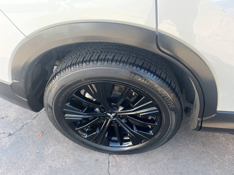 Mitsubishi Eclipse Cross Vehicle Image 18