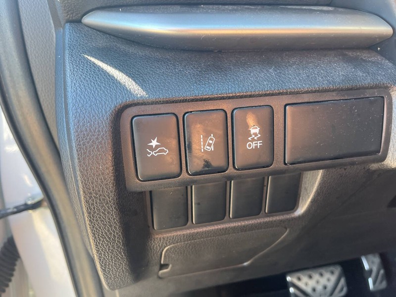 Mitsubishi Eclipse Cross Vehicle Image 19