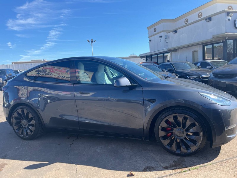 Tesla Model Y Vehicle Image 03