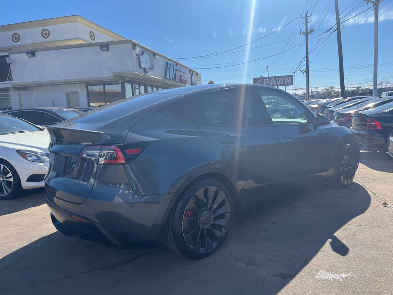 Tesla Model Y Vehicle Image 04