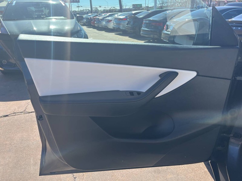 Tesla Model Y Vehicle Image 07