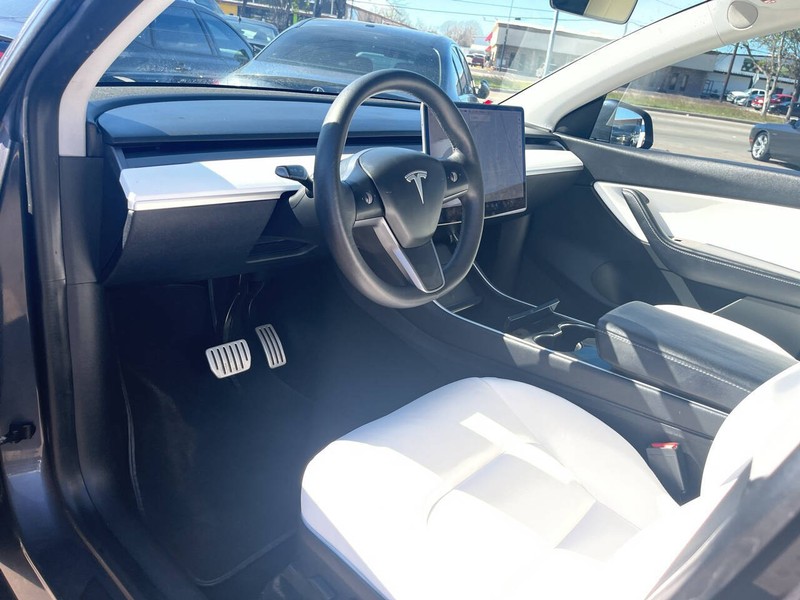 Tesla Model Y Vehicle Image 08