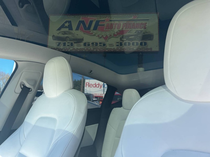 Tesla Model Y Vehicle Image 12