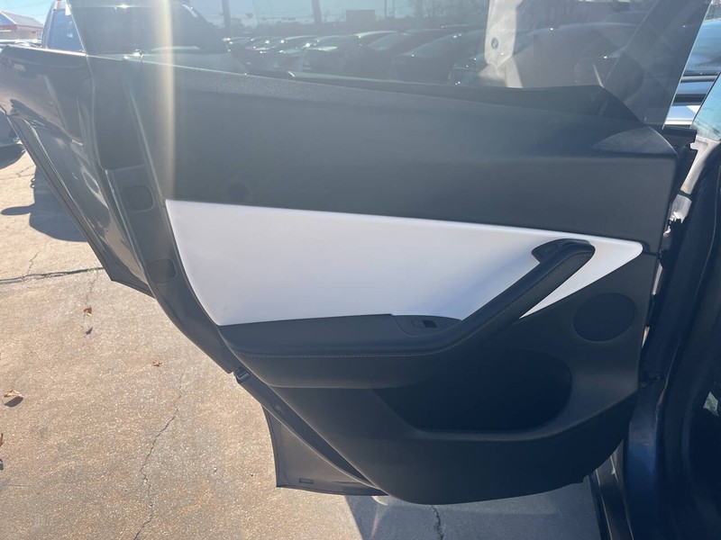 Tesla Model Y Vehicle Image 14