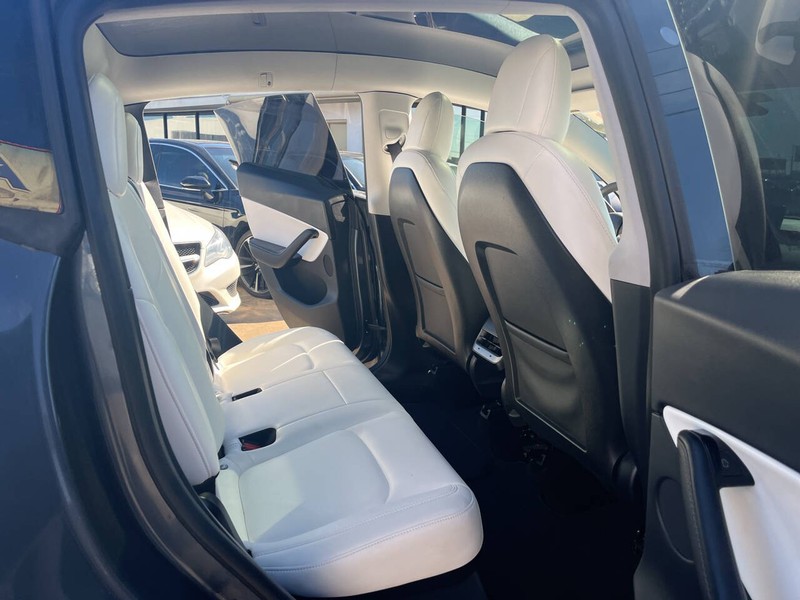Tesla Model Y Vehicle Image 20