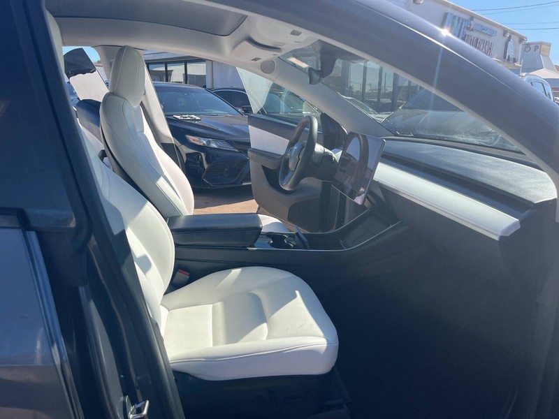 Tesla Model Y Vehicle Image 21