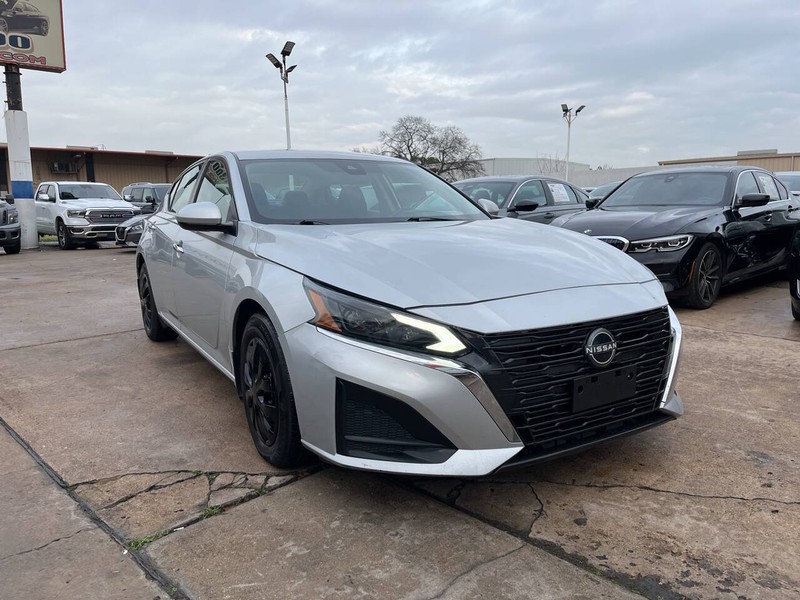 Nissan Altima Vehicle Image 06